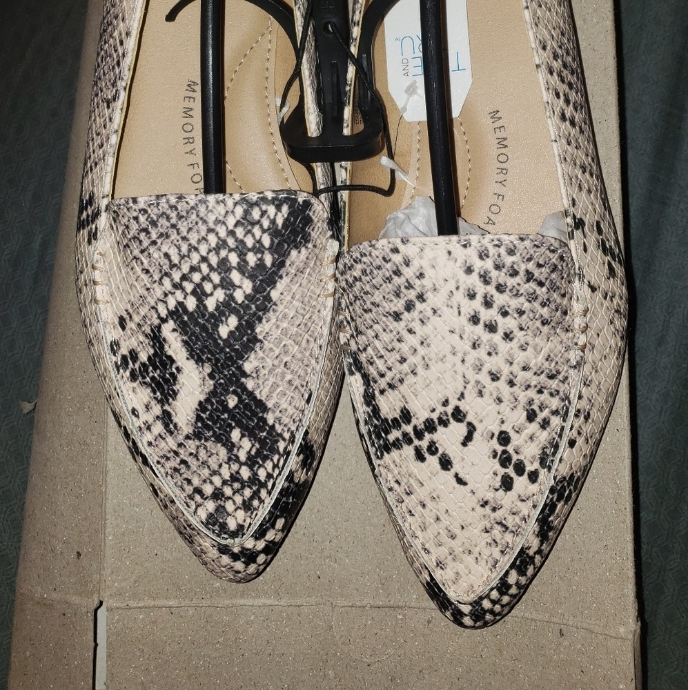 Time and tru pointed flats